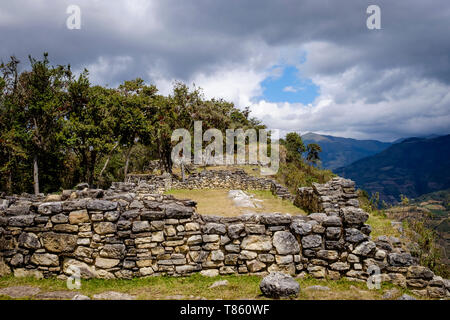 Inteior et murs de bâtiments en ruines Kuélap Chachapoyas Province, Pérou Banque D'Images