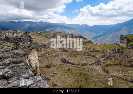 Inteior et murs de bâtiments en ruines Kuélap Chachapoyas Province, Pérou Banque D'Images