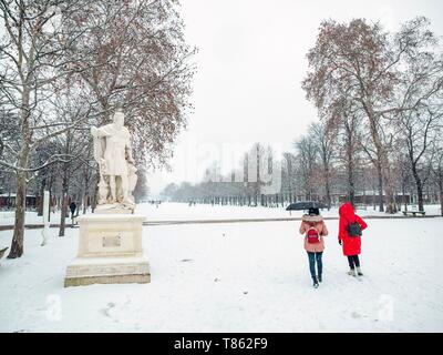 France, Paris, le jardin des Tuileries sous la neige, l'Annibal staue Banque D'Images