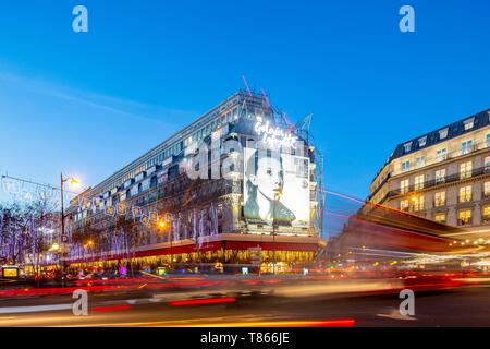 France, Paris, le Grand Magasin des Galaries Lafayettes à Noël Banque D'Images