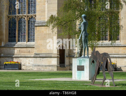 St Edmund et Wolf sculptures, des motifs de l'abbaye de Bury St Edmunds Banque D'Images