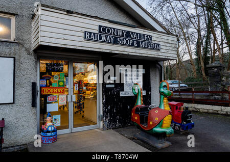 Betws-Y-coed - Aug 2, 2019 : Le chemin de fer de la vallée de Conway Shop & Museum à Betws-Y-coed, au nord du Pays de Galles. Ouvert pour la première fois dans les années 1970, cette attraction est un Banque D'Images