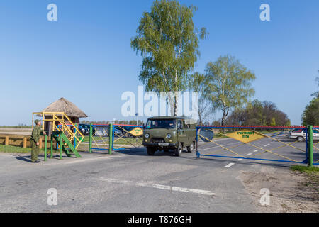 Chojniki, Bélarus, - le 26 avril 2019 : l'entrée de la zone d'exclusion de la zone de l'accident de Tchernobyl au Bélarus contaminés par des retombées radioactives en 1986. Banque D'Images