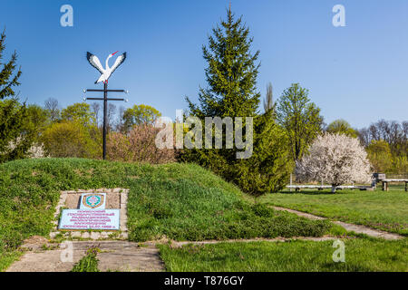 Chojniki, Bélarus, - le 26 avril 2019 : mémorial de l'accident de Tchernobyl Bélarus contaminés par la zone d'exclusion des retombées radioactives en 1986. Banque D'Images