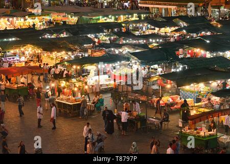 Le Maroc, Haut Atlas, Marrakech, ville impériale, médina classée au Patrimoine Mondial de l'UNESCO, la place Jemaa El Fna Banque D'Images