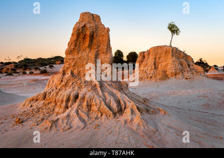 Célèbre sandformation appelés murs de Chine dans le parc national de Mungo. Banque D'Images