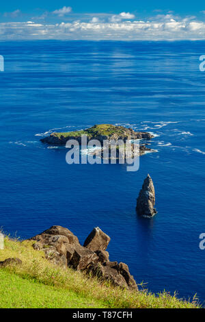 Tangata matu îlots à Rapa Nui, vue du dessus Banque D'Images