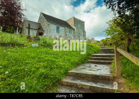 Après-midi de printemps à St Nicholas church in Bramber village, West Sussex. Banque D'Images