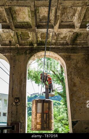 La Géorgie, Chiatura, ville minière téléphériques et réparateur Banque D'Images