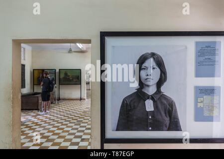 Cambodge, Phnom Penh, musée de Tuol Sleng du crime génocidaire prison Khmer Rouge, anciennement connu sous le nom de prison S-21, situé dans la vieille école, des photographies de prisonniers Khmers Rouges Banque D'Images