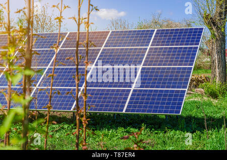 Panneau solaire produit vert, respectueux de l'énergie du soleil. Banque D'Images