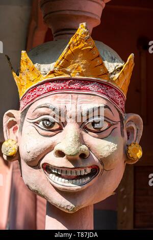 L'Inde, Assam, Majuli île au milieu de la rivière Brahmapoutre, fabrication de masques Banque D'Images