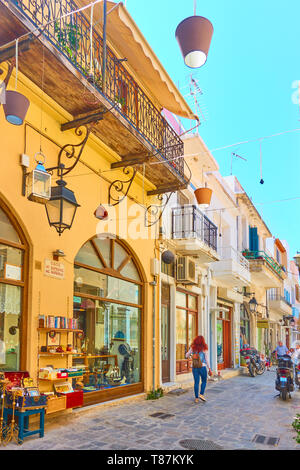 Rethymno, Grèce - 26 Avril 2018 : Old street à Rethymnon, Crète Banque D'Images