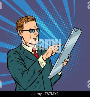 Businessman et smartphone à grand écran. Pop art retro vector illustration vintage kitsch 50s 60s Illustration de Vecteur