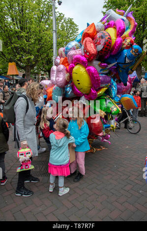 La vente de ballons sur Kingsday Amsterdam The Netherlands 2019 Banque D'Images