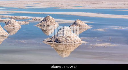 Des tas de sel dans Salar de Uyuni (Uyuni), Potosi, Bolivie Banque D'Images