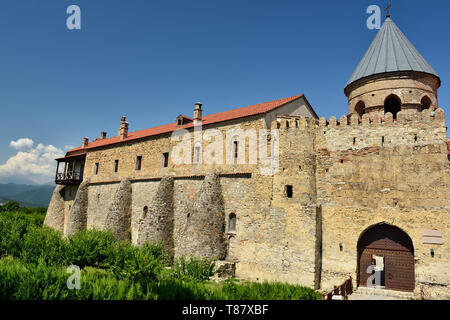 Monastère d'Alaverdi défensive mur de ceux les plus grands objets sacrés en Géorgie, situé dans la région de Kakheti, près de la ville de Telavi. Banque D'Images