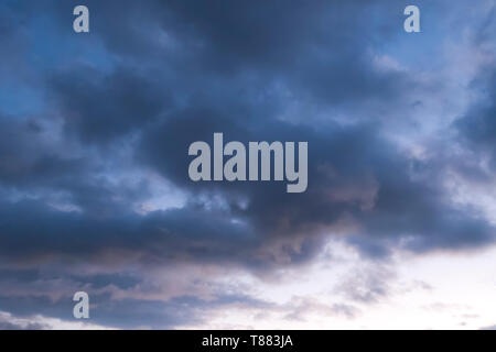 Ciel nuageux spectaculaires comme arrière-plan Banque D'Images