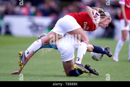 L'arsenal Beth Mead batailles pour la possession du ballon avec Manchester City's Esme Morgan, (à gauche) au cours de la FA Women's super match de championnat à Meadow Park, Londres. Banque D'Images