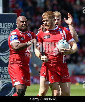 Salford Red Devils' Kris Welham (centre) célèbre après avoir marqué son troisième essai du jeu lors de la Coupe du Défi Corail match au stade AJ Bell, Salford. Banque D'Images