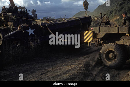 US ARMY / United States Army Kran / Moyenne Wrecker Truck M60 & US ARMY Army Camion M211 Banque D'Images