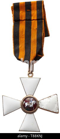 Une classe de 3ème croix de l'Ordre de Saint Georges, les commandes de décoration, vers 1860 L'avers médaillon est typique de l'émail translucide rouge foncé. Saint Georges est exécuté dans les meilleurs travaux de peinture émail, équitation à la droite. Le nom le monogramme de (un peu ratatinées) médaillon est dessiné en noir. L'oeillet avec un poinçon illisible, avec l'anneau de suspension et ruban original pour l'usure. cousus Le droit traverse a été réparé et re-émail suite à un dommage causé lors de l'usure. Largeur 39 mm. Poids avec 9,2 g de ruban. Ce et les neuf-Clearance-Info Additional-Rights, lot-Not-Available Banque D'Images