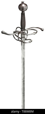 Un Hartschier Life Guard petit-épée, circa 1560/70 lame solide avec arme à double point. Fullers quadruplé étroite des deux côtés, la base avec mark smith a frappé. Courbe en forme de S, contre-garde avec repose doigt et pas d'ane sur l'autre face, sur le côté inverse de trois bars avec anneau au pouce. Poignée en cuir (remplacé). Pommeau boule solide. Longueur 130 cm. Les épées de ce type sont généralement attribués à l'Hartschier garde la vie de la famille impériale autrichienne. Plusieurs exemplaires identiques font partie du château d'Ambras, Additional-Rights Clearance-Info-coll-Not-Available Banque D'Images