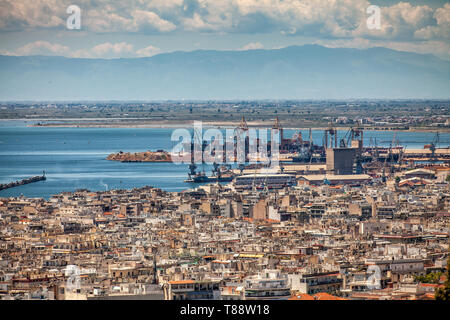 Antenne Rare vue panoramique de la ville de Thessalonique, le port, l'heure d'été Banque D'Images