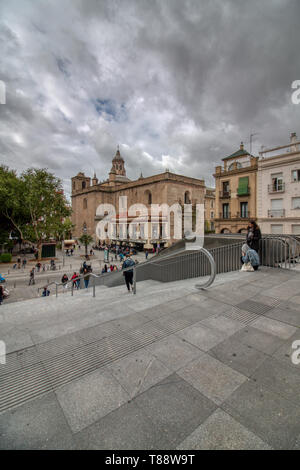 Séville, Espagne - 06 avril 2019 - Église de l'Annonciation, (Iglesia de la Anunciacion), situé dans la Plaza de la Encarnacion, à côté du Metropol Banque D'Images