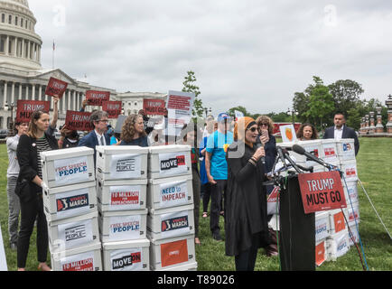 9 mai 2019 - Washington, DC : Linda Sarsour parle à la conférence de presse où 10 millions d'attaquer Trump signature Pétition(à) où la pétition appelant à la maison pour commencer la procédure d'impeachment contre le Président Trump sera livré à la présidente de la Chambre Nancy Pelosi. Signatures ont été recueillies par de nombreux groupes de défense, y compris Moveon.org. Banque D'Images