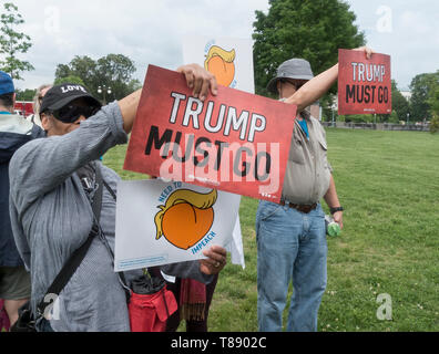 9 mai 2019 - Washington, DC : attaquer l'emporter sur les participants de conférence de presse au Capitole où 10 millions de signatures sur des pétitions congrès exigeant commencer procédure de destitution contre Donald Trump ont été présentés à Rempl. Rashida Talib à livrer à leader de la Chambre Nancy Pelosi, Banque D'Images