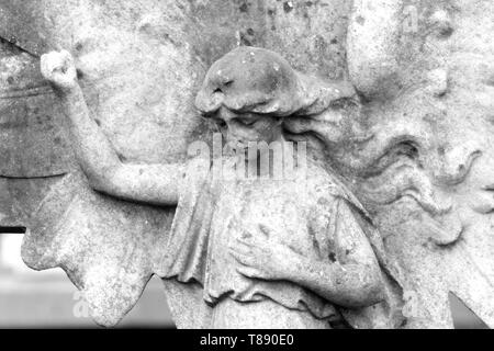 Femme Ange sur une pierre tombale. Banque D'Images