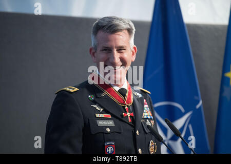 Berlin, Allemagne. Le 11 mai, 2019. Le général américain John William Nicholson parle aux invités en marge de la performance d'une sérénade, qui est effectué afin de vous remercier pour le Pont Aérien de Berlin. Nicholson avait auparavant reçu la Grand-croix du Mérite avec Star. Credit : Jörg Carstensen/dpa/Alamy Live News Banque D'Images