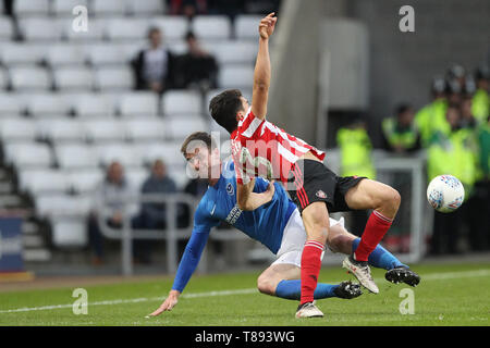 Sunderland, Royaume-Uni. 11 mai 2019. Luke O'Nien de Sunderland est troublé pendant la ligue 1 Sky Bet play off Semi finale 1ère manche match entre Sunderland et Portsmouth au stade de la lumière, Sunderland le samedi 11 mai 2019. (Crédit : Mark Fletcher | MI News) Banque D'Images