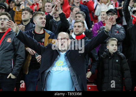 Sunderland, Royaume-Uni. 11 mai 2019. Sunderland fans célèbrent leur victoire pendant le Sky Bet League 1 play off Semi finale 1ère manche match entre Sunderland et Portsmouth au stade de la lumière, Sunderland le samedi 11 mai 2019. (Crédit : Mark Fletcher | MI News) Banque D'Images