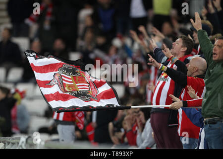 Sunderland, Royaume-Uni. 11 mai 2019. Sunderland fans célèbrent leur victoire pendant le Sky Bet League 1 play off Semi finale 1ère manche match entre Sunderland et Portsmouth au stade de la lumière, Sunderland le samedi 11 mai 2019. (Crédit : Mark Fletcher | MI News) Banque D'Images