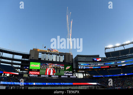 Foxborough dans le Massachusetts, aux États-Unis. Le 11 mai, 2019. Une vue sur le stade Gillette de score avec un sixième Super Bowl cadre Bandeau installé en prévision de la New England Patriots Super Bowl bannières comme vu avant le match entre MLS San Jose Earthquakes et le New England Revolution tenue au Stade Gillette à Foxborough dans le Massachusetts. Boston bat San Jose 3-1. Eric Canha/CSM/Alamy Live News Banque D'Images