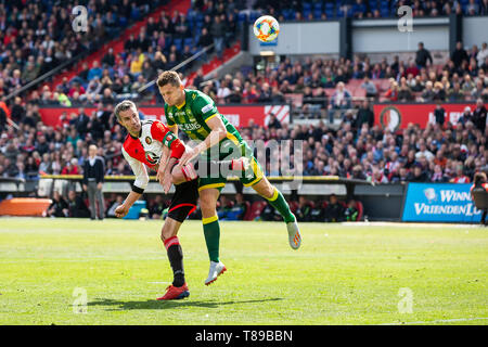 Rotterdam, Pays-Bas. 12 mai, 2019. ROTTERDAM , Pays-Bas , 12-05-2019 , Stade de football De Kuip , néerlandais , Saison 2018/2019 Eredivisie , , Feyenoord - ADO La Haye , Feyenoord player Robin van Persie (l) ADO La Haye player Tomas Necid pendant le match : Crédit Photos Pro/Alamy Live News Banque D'Images