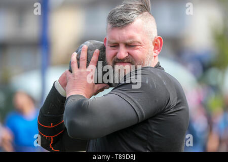 Gourock, UK 12 mai 2019. La Highland Games saison commence par la Gourock Highland Games à Battery Park, Gourock et fonctionnalités Pipe Band écossais traditionnels, des concours d'athlétisme lourd comme jeter les 16 kg et danse avec des concurrents aussi jeunes que 5 ans. Cette année, il y a eu une liste internationale des concurrents de pays comme la Pologne et d'Amérique Crédit : Findlay/Alamy Live News Banque D'Images