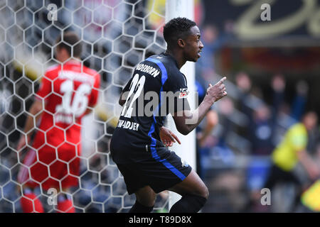 Paderborn, Allemagne. 12 mai, 2019 à propos de la jubilation. 3 : 1 : Christopher Antwi-Adjei (SC Paderborn) GES/football/2ème Bundesliga : SC Paderborn - Hamburger SC, 12.05.2019 Football/soccer : 2ème ligue : SC Paderborn vs HSV Hamburg Hamburg Hamburg, paderborn, le 12 mai 2019 | Conditions de crédit dans le monde entier : dpa/Alamy Live News Banque D'Images