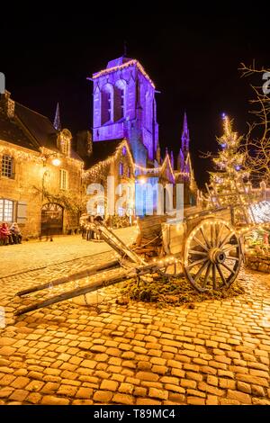 La France, Finistère, Locronan Locronan, le marché de Noël illuminé dans l'un des plus beaux village de France Banque D'Images