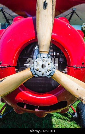 Hélice et nez de vintage rouge Murphy Renegade biplan à Delta Heritage Airpark. Banque D'Images