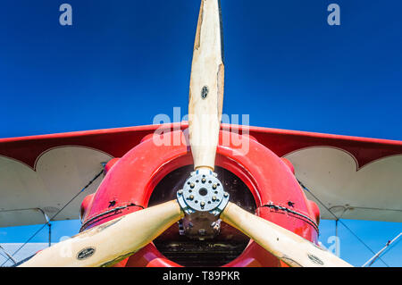 Hélice et nez de vintage rouge Murphy Renegade biplan à Delta Heritage Airpark. Banque D'Images