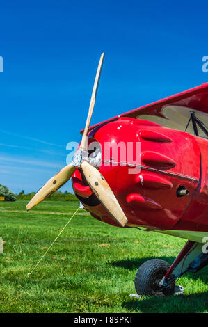 Hélice et nez de vintage rouge Murphy Renegade biplan à Delta Heritage Airpark. Banque D'Images