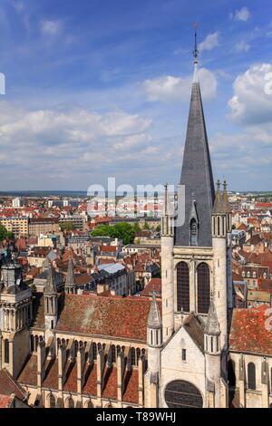 France, Côte d'Or, paysage culturel de climats de Bourgogne classé au Patrimoine Mondial par l'UNESCO, Dijon, Eglise Notre Dame à Dijon vue depuis le haut de la Tour Philippe le Bon Banque D'Images