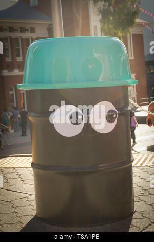 Perth, Western Australia, Australia - 20/01/2013 : poubelles dans Fringe Festival Mondial 2013 Bus, Perth Cultural Centre St James 6000 Perth, Perth Aus Banque D'Images