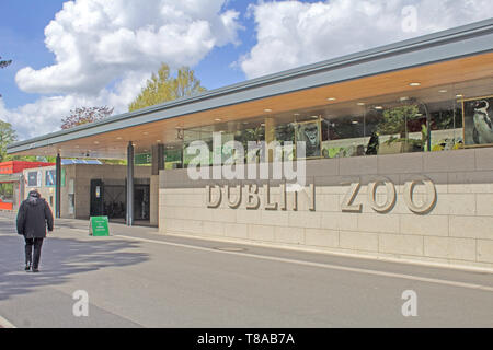 L'entrée de zoo de Dublin dans le Phoenix Park, Dublin. Ouvert en 1831, il couvre une superficie de 28 hectares au coeur de la ville de Dublin. Banque D'Images