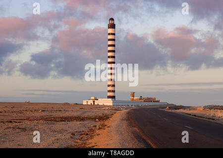 Leuchtturm à Dakhla. Dakhla, Sahara occidental, Maroc. Banque D'Images