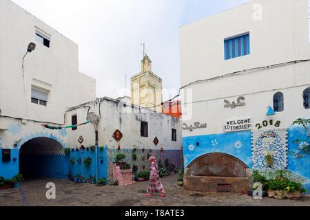 Maroc, région Tanger Tétouan, Tanger, rue étroite sur la vieille ville (medina) Banque D'Images