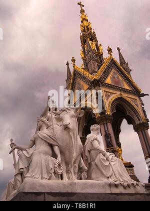 Mémorial du Prince Albert - gothique emblématique de Queen Victoria Memorial construit en 1876. Hyde Park et Kensington Park, Londres, UK Banque D'Images